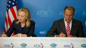 U.S. Secretary of State Hillary Clinton and Russian Foreign Minister Sergey Lavrov sign a joint statement seeking greater cooperation on inter-regional issues. (Photo credit: Department of State)