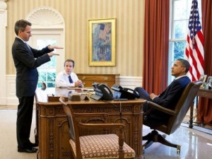 Timothy Geithner (left), then Treasury Secretary, meeting with President Barack Obama in the Oval Office. (White House photo)