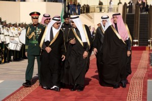 King Salman of Saudi Arabia and his entourage arrive to greet President Barack Obama and First Lady Michelle Obama at King Khalid International Airport in Riyadh, Saudi Arabia, Jan. 27, 2015. (Official White House Photo by Pete Souza)