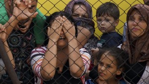 Syrian women and children refugees at Budapest railway station. (Photo from Wikipedia)