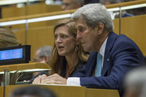 Estados Unidos Secretario de Estado John Kerry con Samantha Power, representante permanente de Estados Unidos ante la ONU, durante el debate general de la septuagésima primera sesión de la Asamblea General.  20 de septiembre de 2016 (Foto ONU)