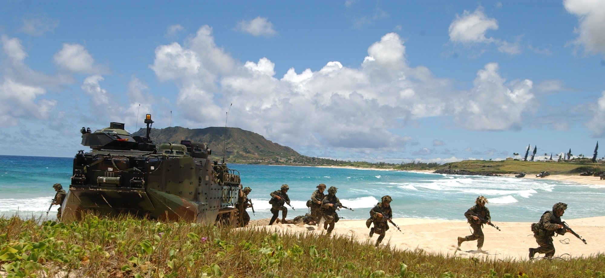 U.S. Marines in exercise at Marine Corps Base Hawaii, 2004. (United States Navy photo by Photographer's Mate 1st Class Jane West)