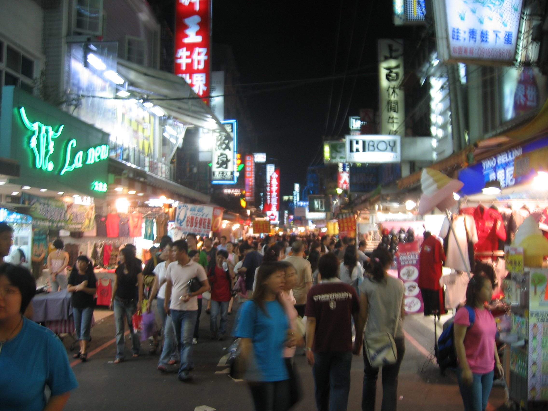 Night market in Taipei. (Wikimedia) 
