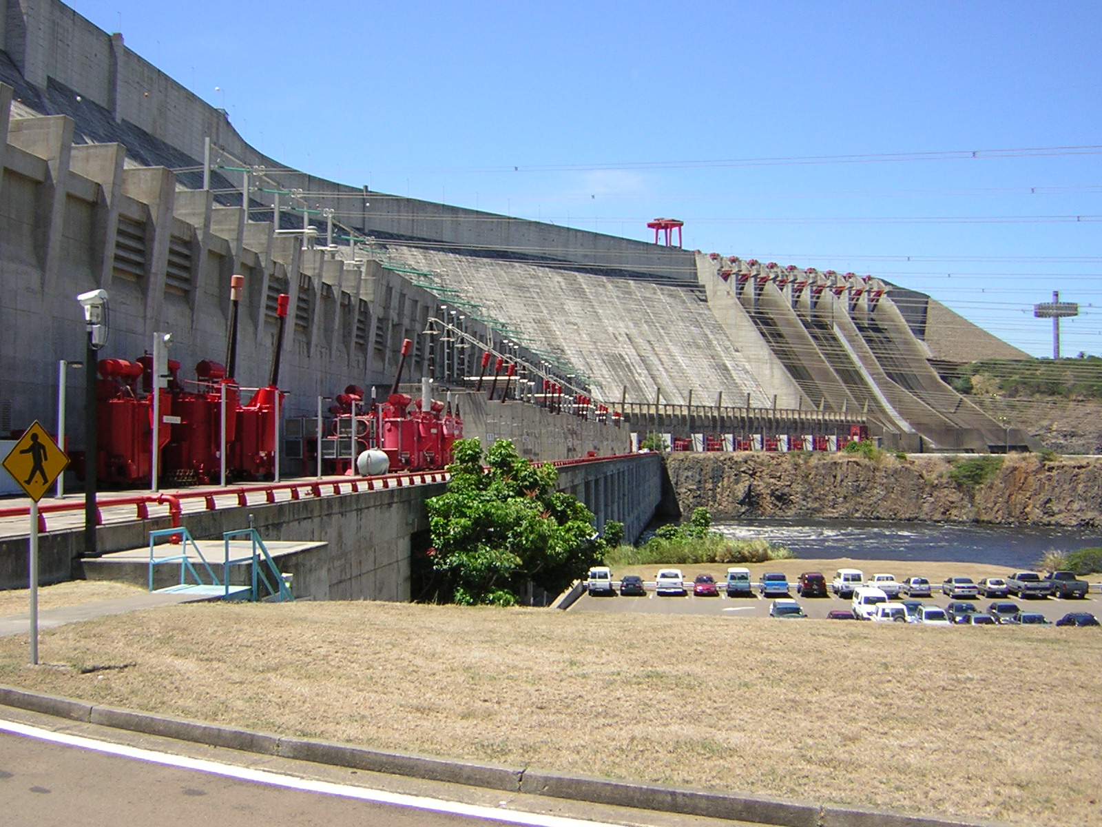 Panoramic view of the Guri Dam. (Wikimedia) 