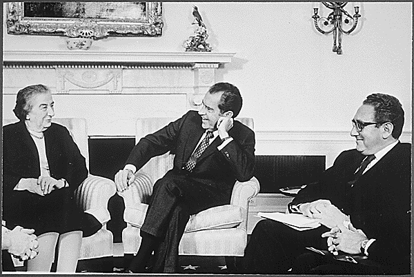 Nixon, Israeli Prime Minister Golda Meir and Kissinger on right, March 1, 1973 in the Oval Office. (Oliver Atkins, Nixon's photographer, via Wikimedia Commons)
