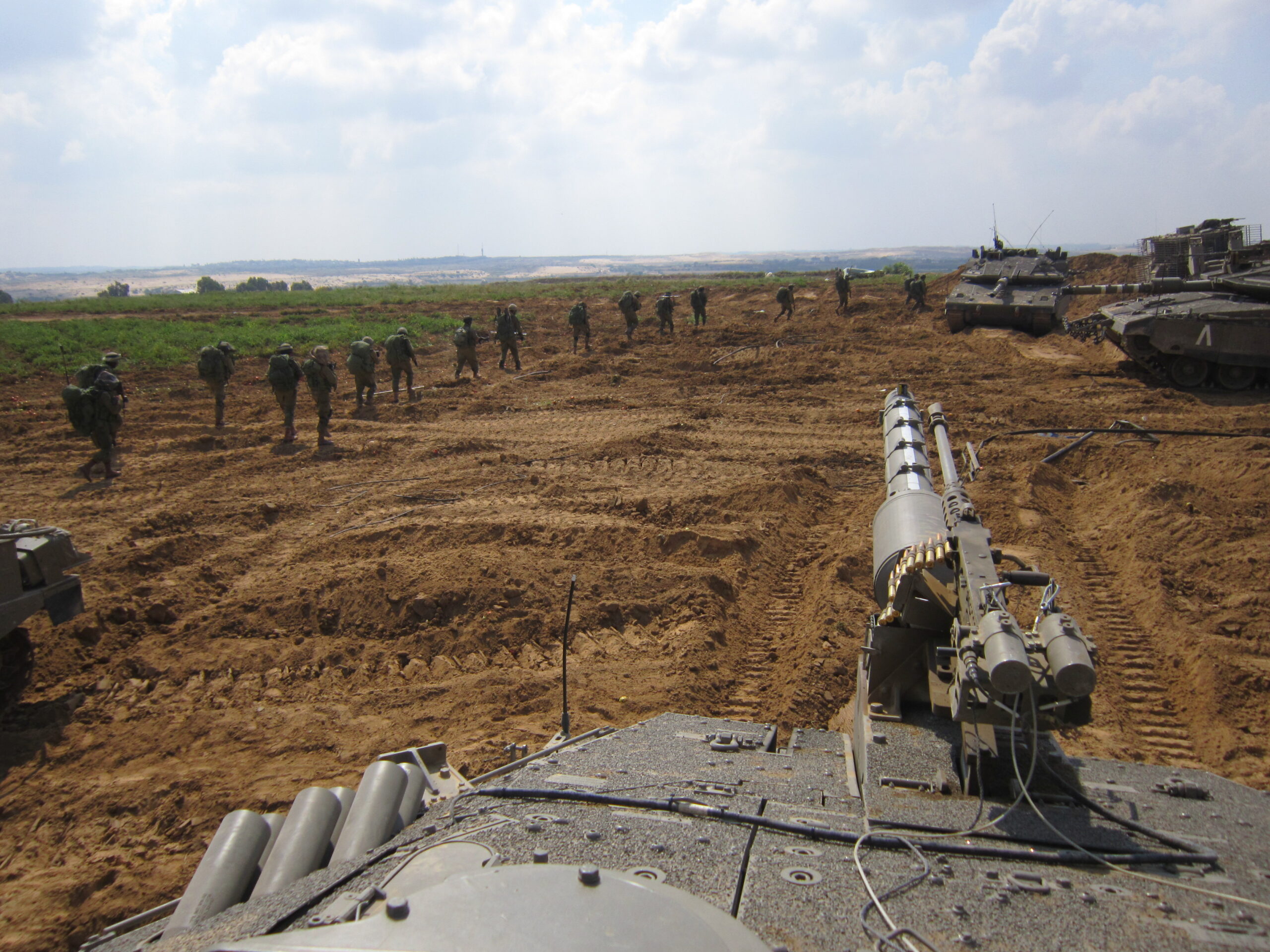Armored_Corps_Operate_Near_the_Gaza_Border_14754144934-scaled.jpg