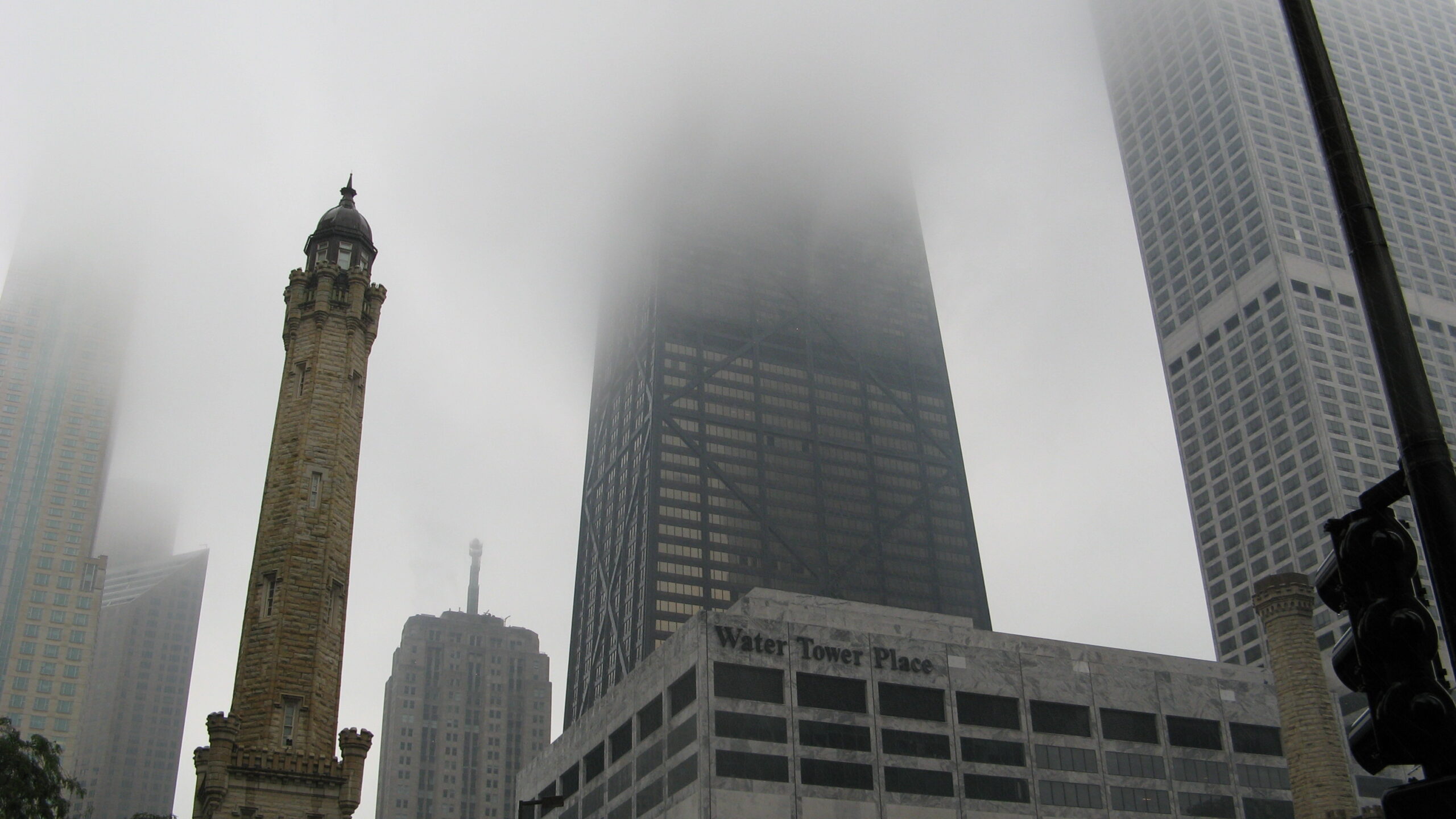 Chicago’s Water Tower and Water Tower Place. (CC BY-SA 3.0, Wikimedia Commons)