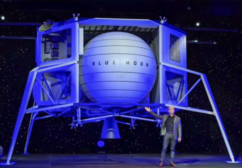 Jeff Bezos unveils blue moon space craft, May 9, 2019. Photo: Dave Mosher/Wikimedia Commons