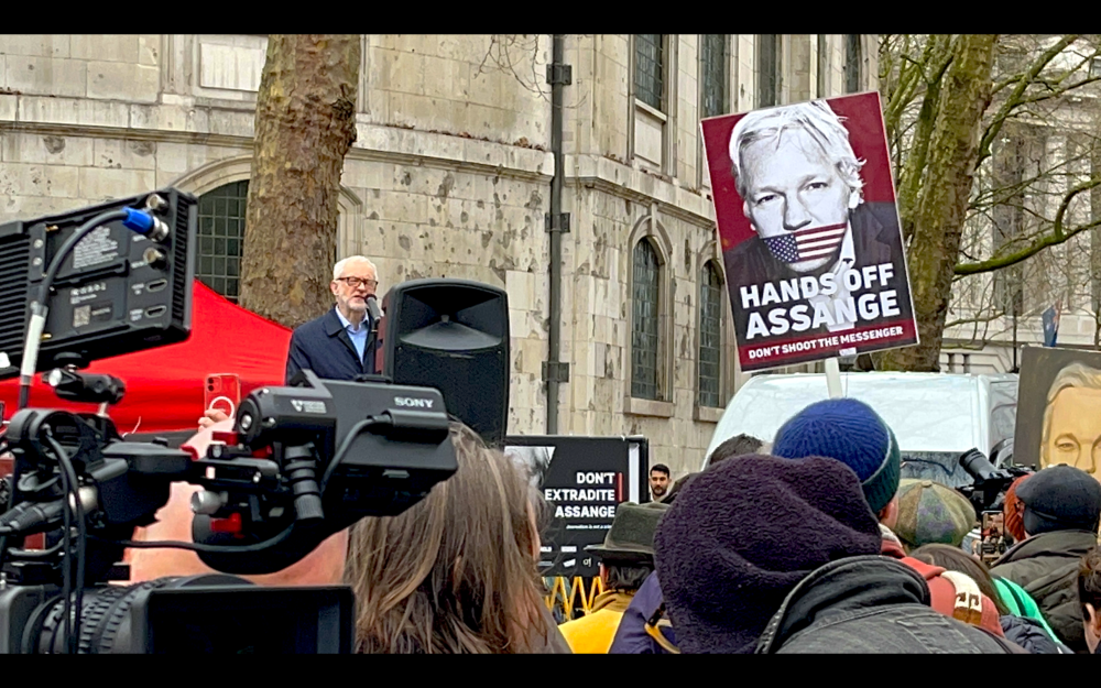 Jeremy Corbyn speaking at Assange rally outside Royal Courts of Justice on Tuesday. Photo: Joe Lauria. 
